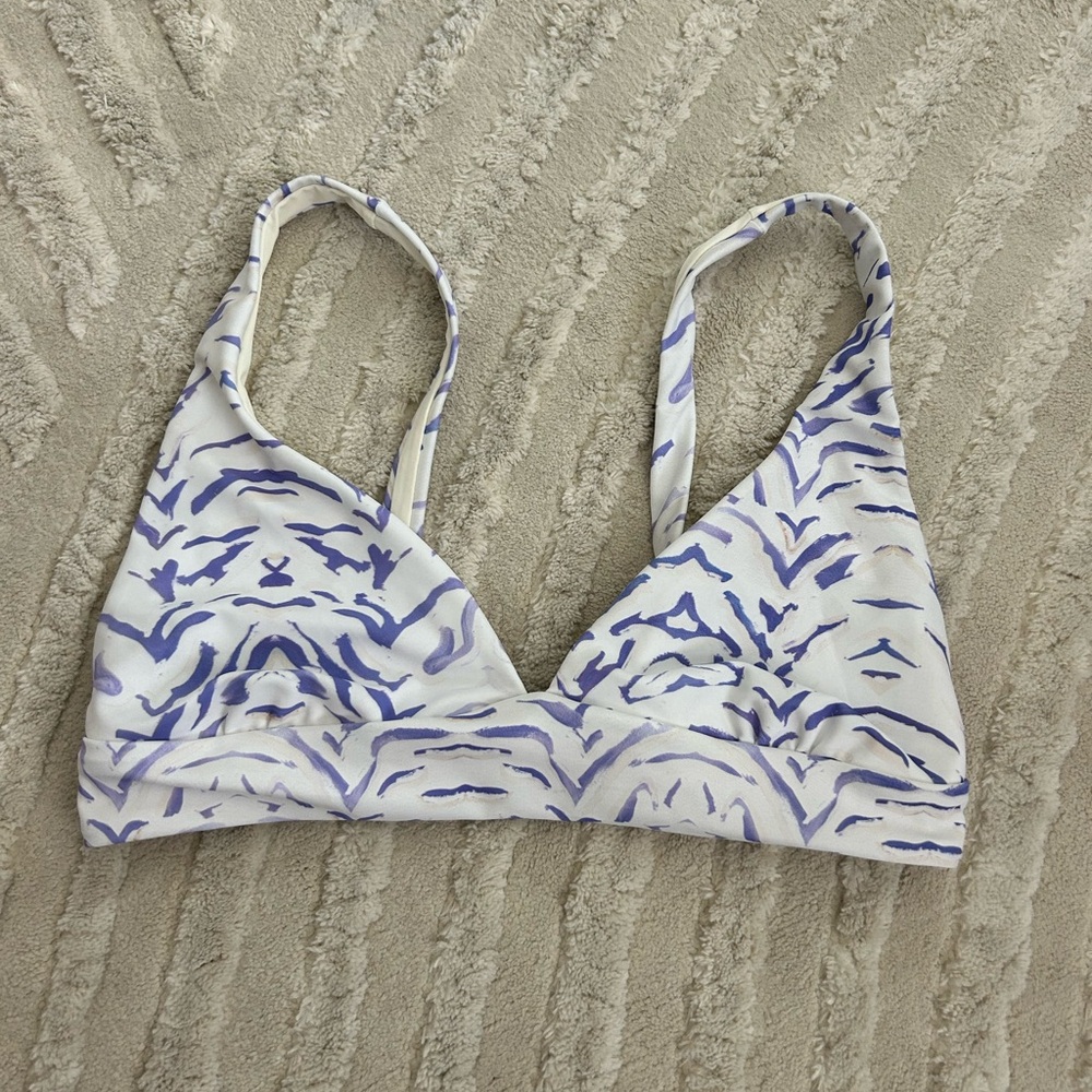 NWOT Imsy reversible bikini top ivory/purple size M
